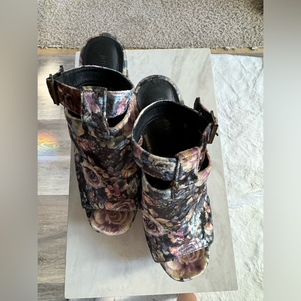 Velvet floral platform Jeffrey Campbell Size 9 - Picture 4 of 5